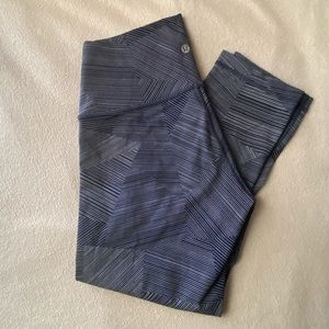 Lululemon Athletica Cropped Leggings Geometric Striped Navy